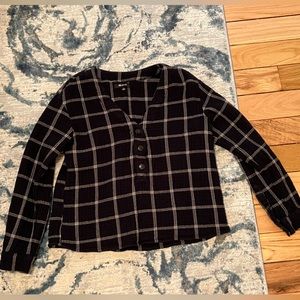 Lightspun evert top in windowpane